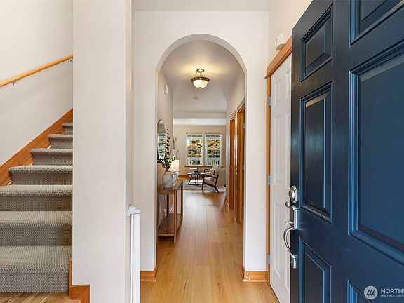 4th image of 19421 Scoter Lane NE