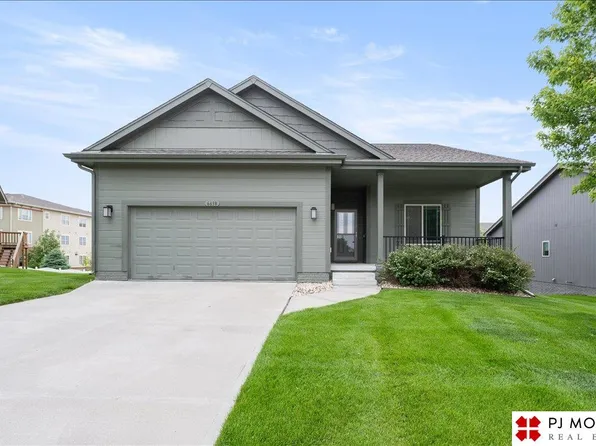 6638 Michael Cir, Papillion, NE 68157