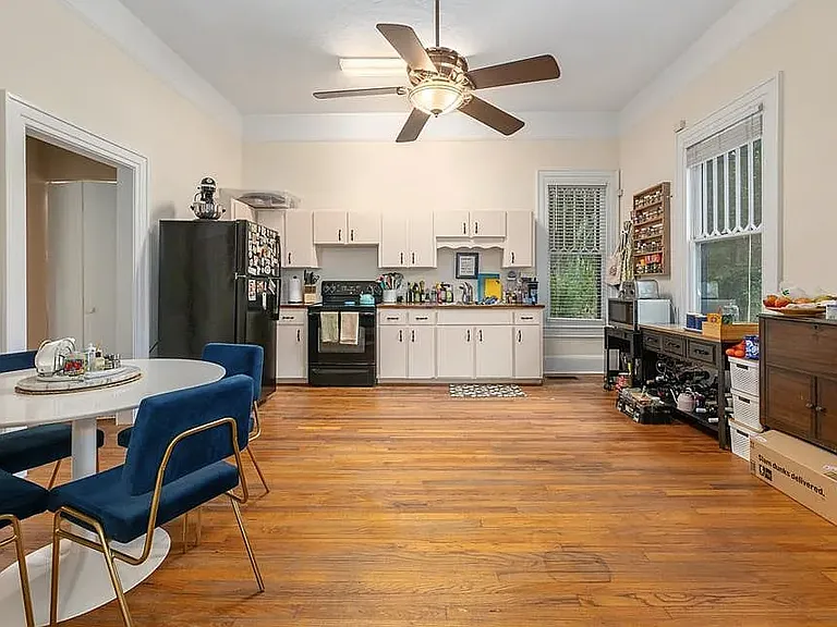 240 SW 3rd St #A — Photo 14