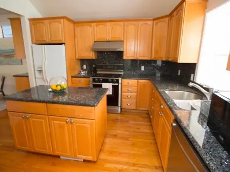 67 Willits St #202 — Photo 4