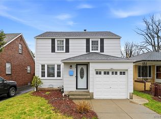 79 Garland Dr, Eggertsville, NY 14226