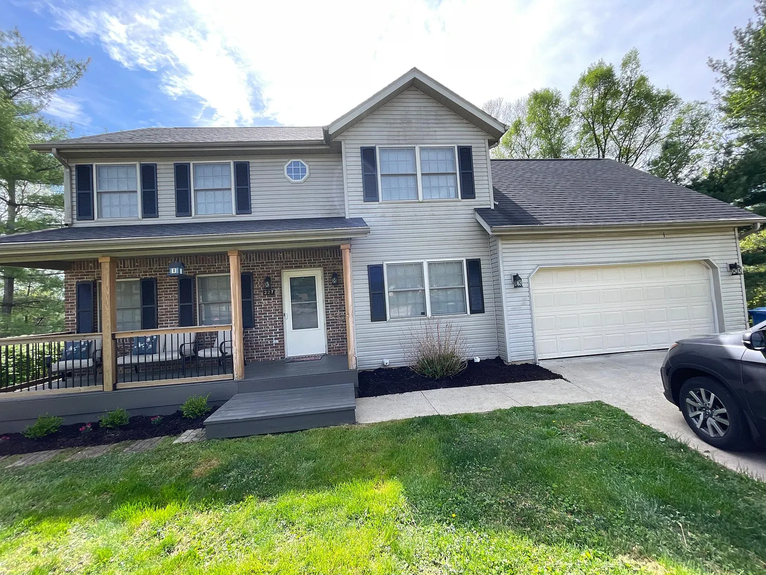 327 W White Pine Ct — Photo 1