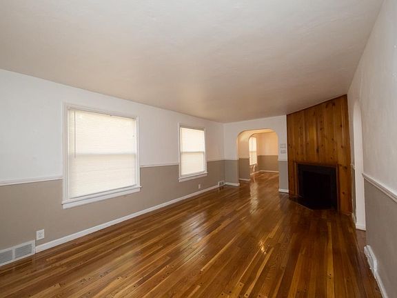 3rd image of 2720 Athens Ave