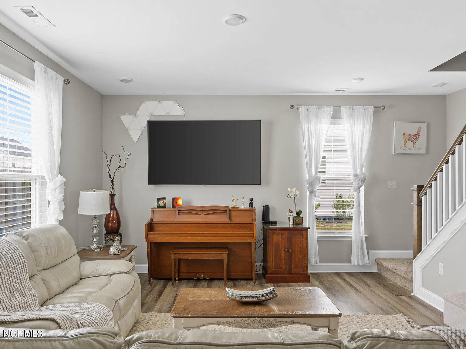 4 bed, 2.5 bath, $2,500 — Photo 4
