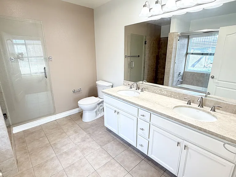 956 S Wilton Pl #401 — Photo 9