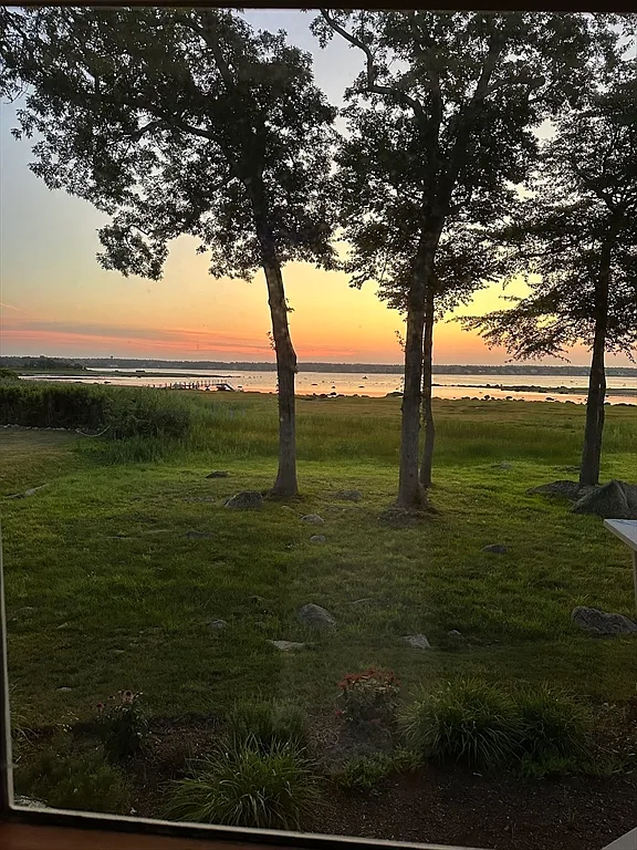 3 bed, 2.0 bath, 885 sqft, $2,100 — Photo 2