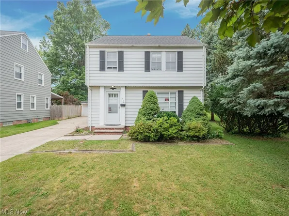 1516 Commodore Rd, Lyndhurst, OH 44124