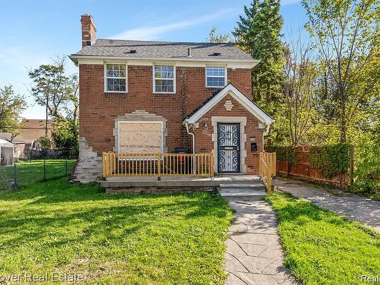 5574 Buckingham Ave — Photo 1