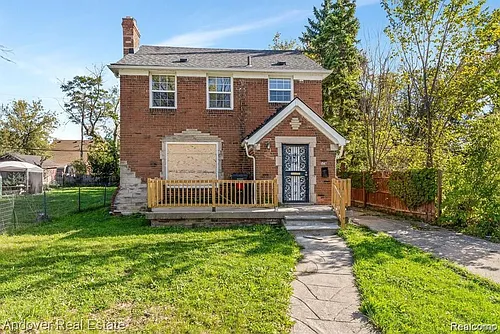 5574 Buckingham Ave Photo 1