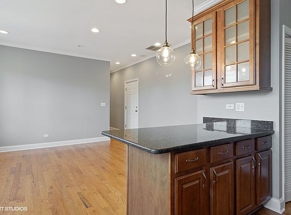 5th image of 4306 N Saint Louis Ave APT 3D
