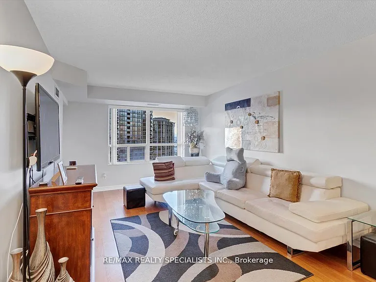25 Kingsbridge Garden Cir #1720 — Photo 14