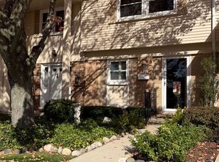 1758 Brentwood Dr, Troy, MI 48098