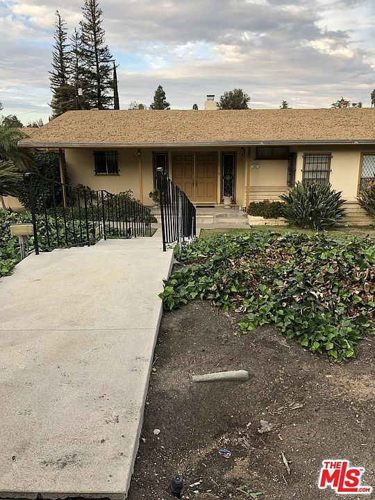 1st image of 18631 Tarzana Dr