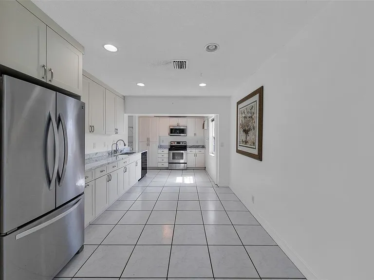 1906 NW 45th Ct — Photo 8