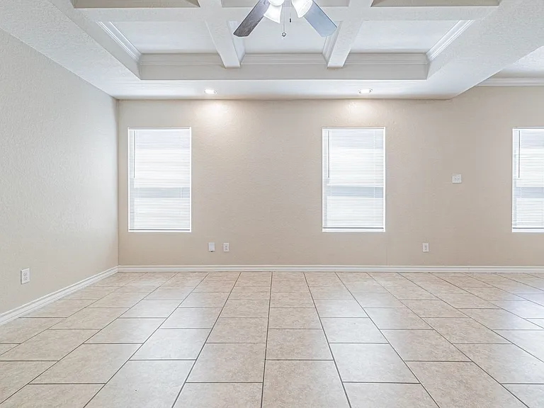 4919 Appleseed Ct — Photo 6