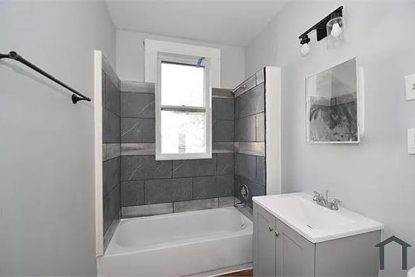 3828 N Port Washington Rd #LOWER — Photo 8