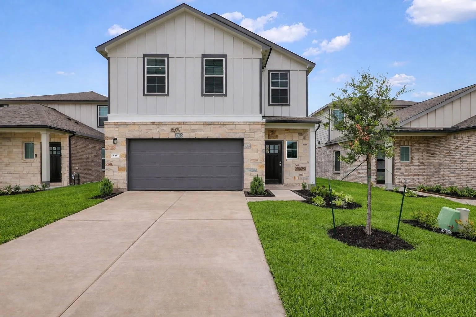 4 bed, 2.5 bath, 1849 sqft, $2,200 — Photo 1