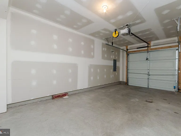 172 Drexel Ct — Photo 48