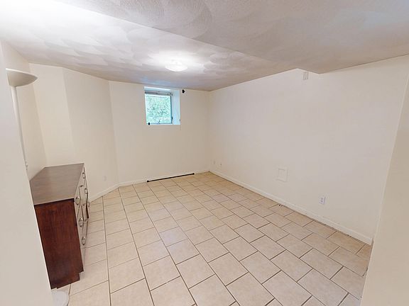 4th image of 123 Aspinwall Ave #B