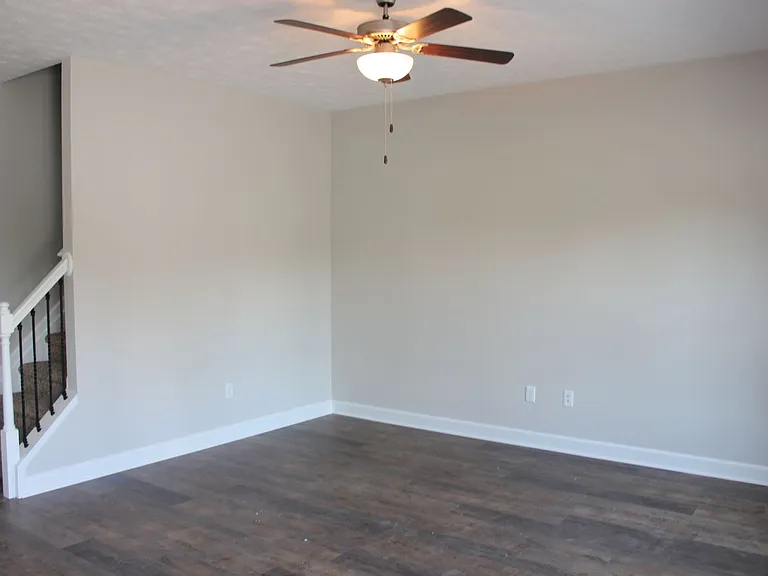 171 Cedar Point Ln — Photo 2