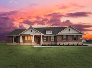 2913 Mossy Oak Dr, Terrell, TX 75160