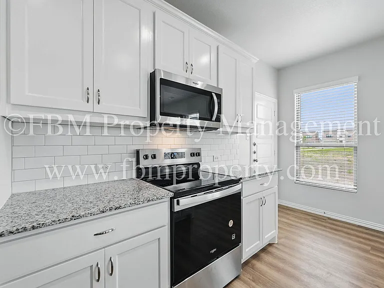 2121 Luna Dr — Photo 16