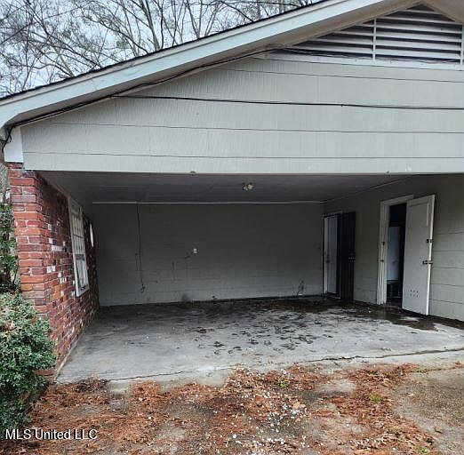 2nd image of 939 Westway St