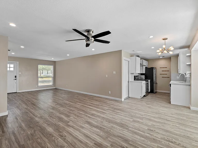 10107 Floyd Dr — Photo 8