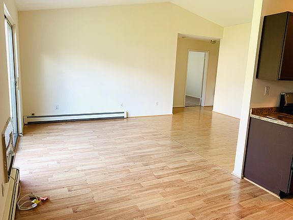 4th image of 100 Hillside Dr APT D15