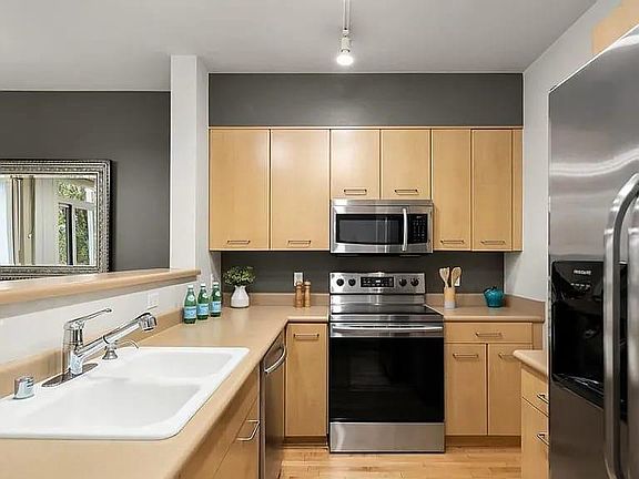 4th image of 710 240th Way SE #203