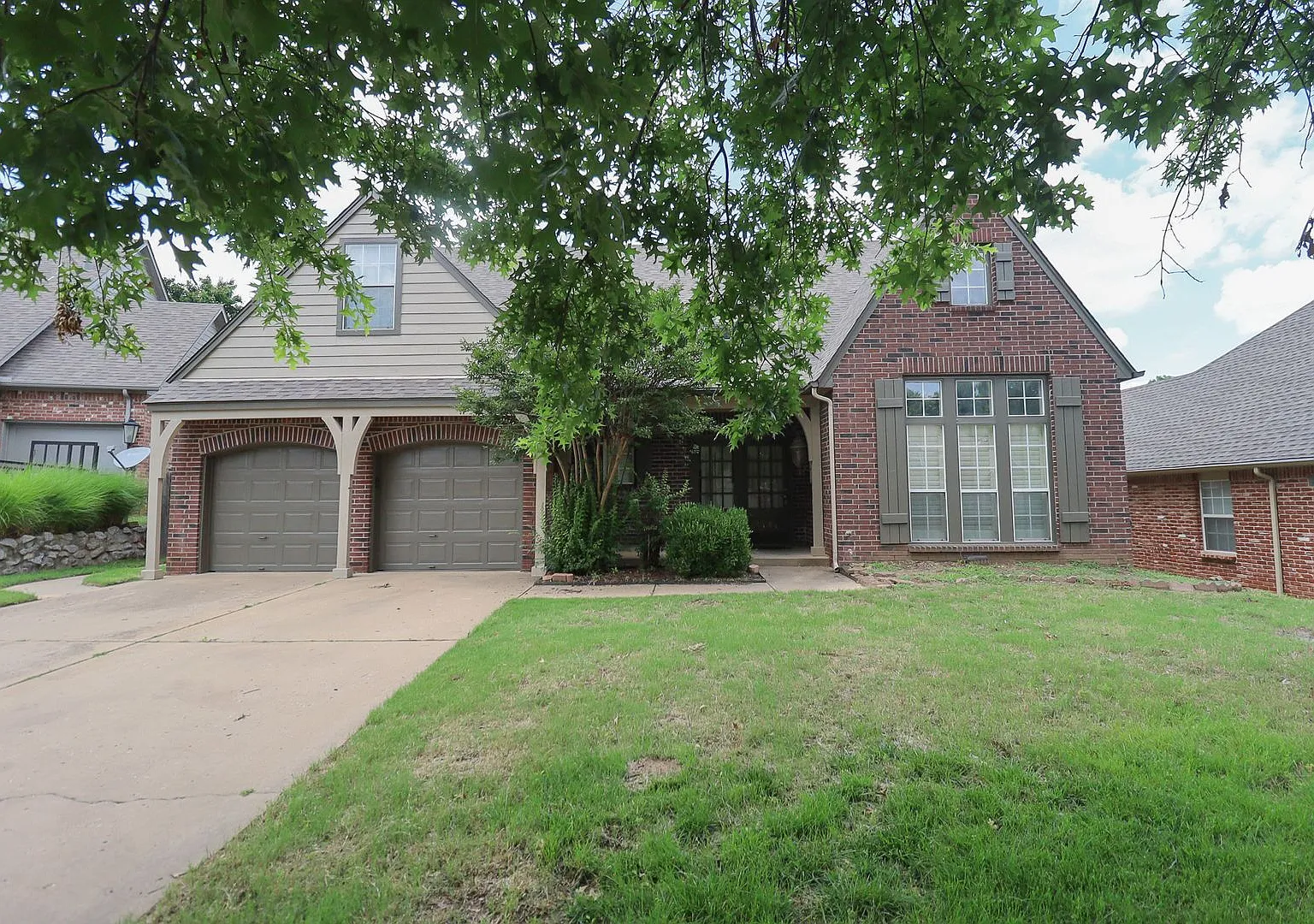 Huge, Gorgeous South Tulsa home ready for move in 05/15/2025 — Photo 3