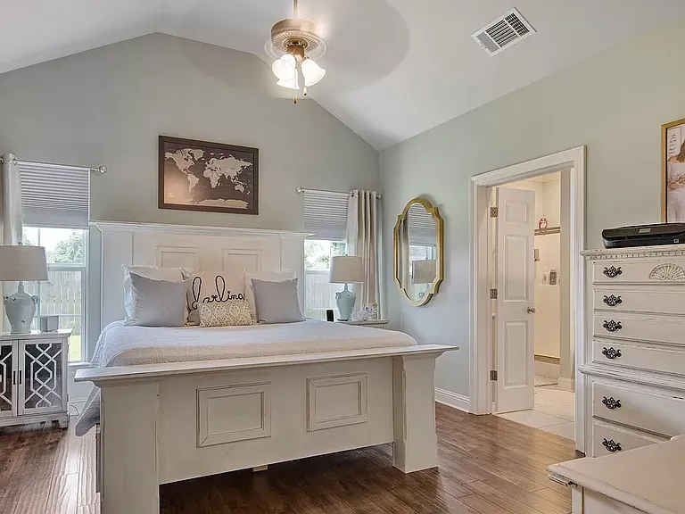205 Oak Path Dr — Photo 8