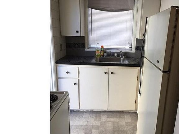 3rd image of 2922 Banyan St