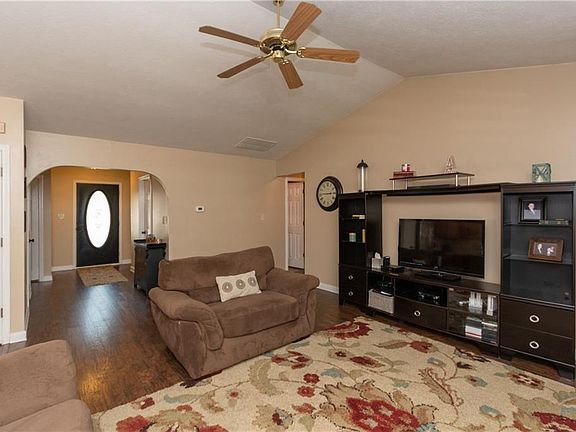 4th image of 420 N Odell St