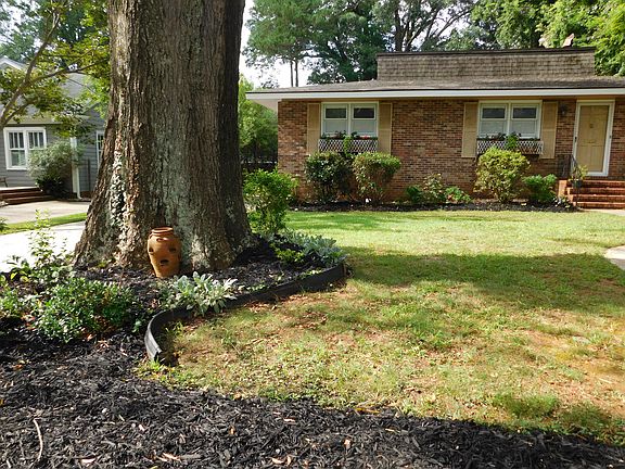 4th image of 24 E Hillcrest Dr