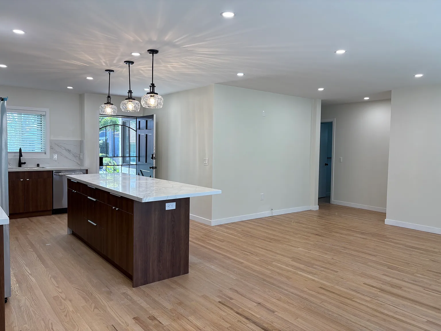 20117 Hinsdale Ave — Photo 4