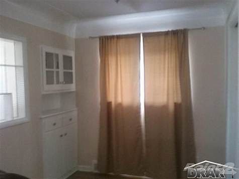 3rd image of 1058 Winchester Ave