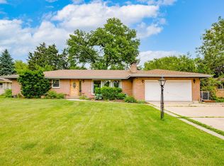 1120 Woodridge Dr, Rockford, IL 61108