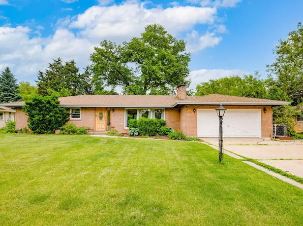 1120 Woodridge Dr, Rockford, IL 61108