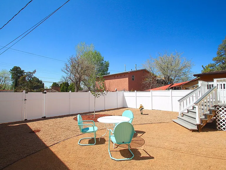 311 Richmond Dr SE — Photo 18