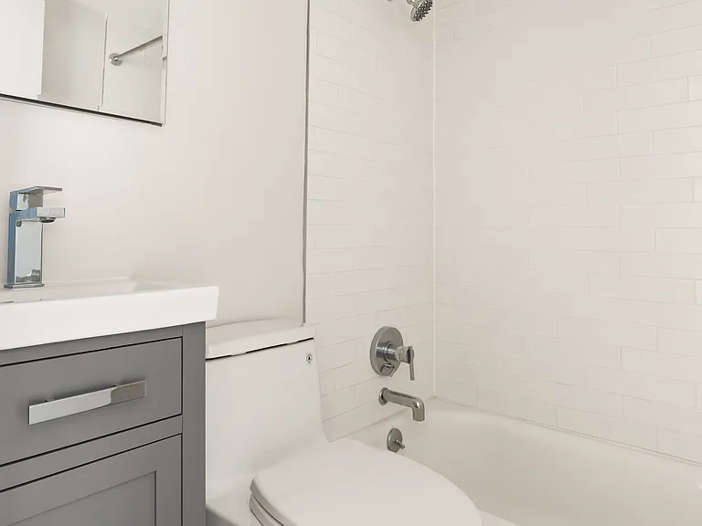 184 Thompson St #4E — Photo 7