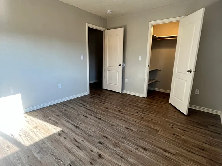 1183 N 14th St E — Photo 19