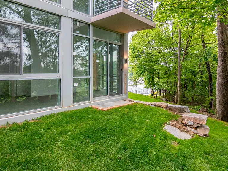 Glasshouse — Photo 7