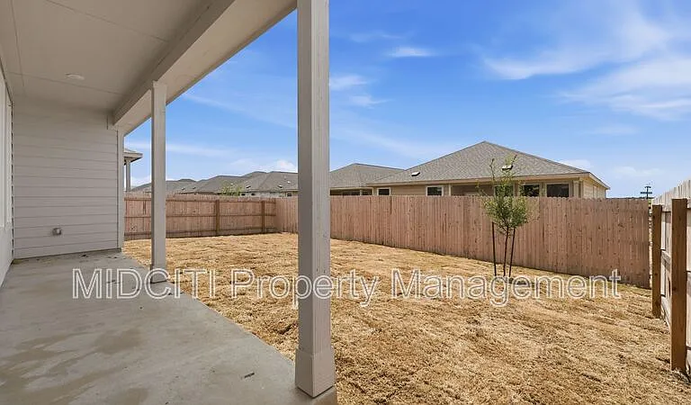 1304 Apron Trl — Photo 37
