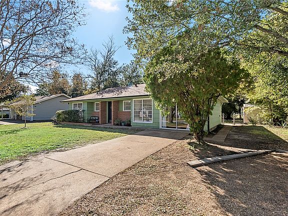 3rd image of 4002 Tanglewood Dr