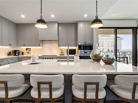 2nd image of 2520 Peachtree Rd #1203