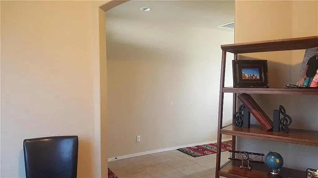 3829 Loma Reina Way — Photo 2