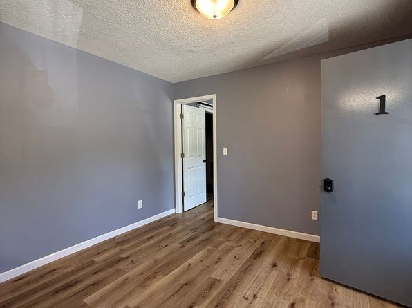 212 W School St #1