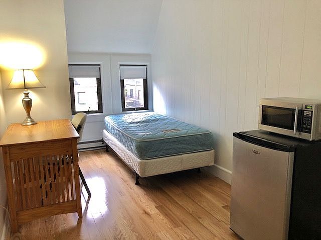 2nd image of 248 Newbury St #9-Z