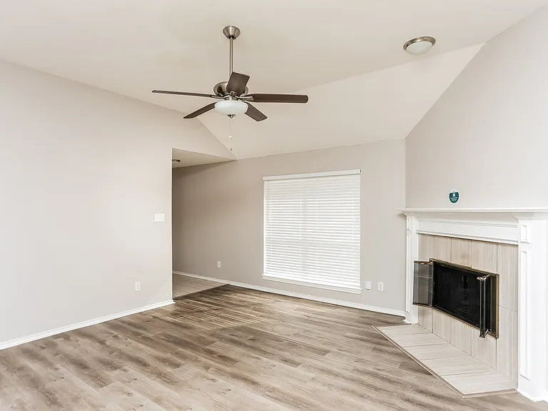 822 Astaire Ave — Photo 3